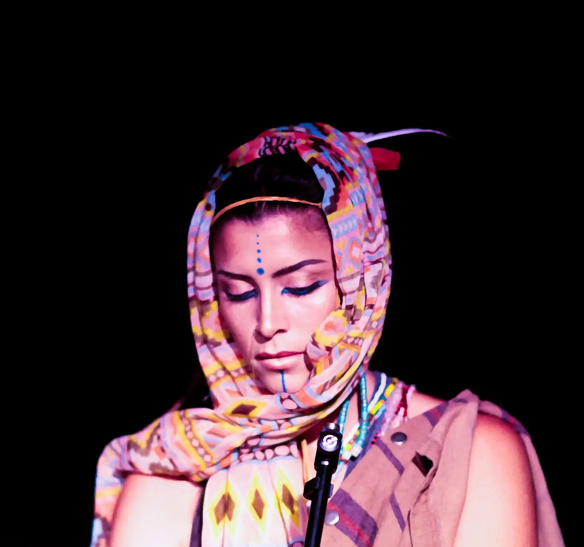 Artistic performance with projection lighting